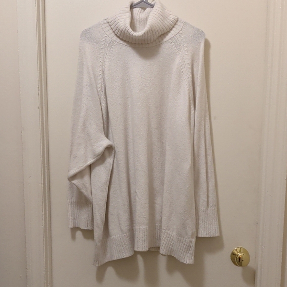 Old Navy Sweaters - Old Navy Off-White Turtleneck Sweater